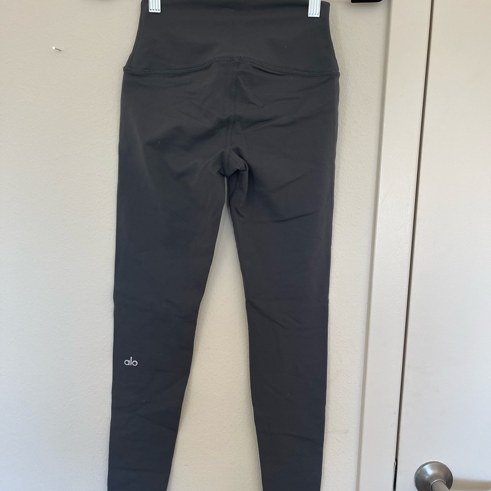 Alo High- Waist Airlift Legging: Grey
Worn once
Size XS